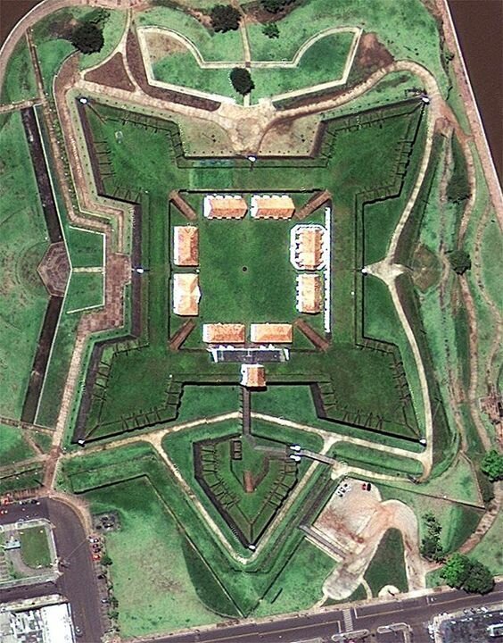 Загадки звездных бастионов, которые сверху выглядят круче, чем с земли 