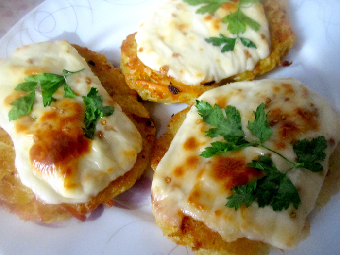 Сочные и нежные картофельные драники с сыром