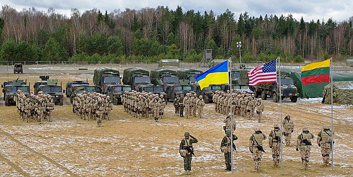 Порошенко пытается легализовать войска НАТО, которыми кишит Украина
