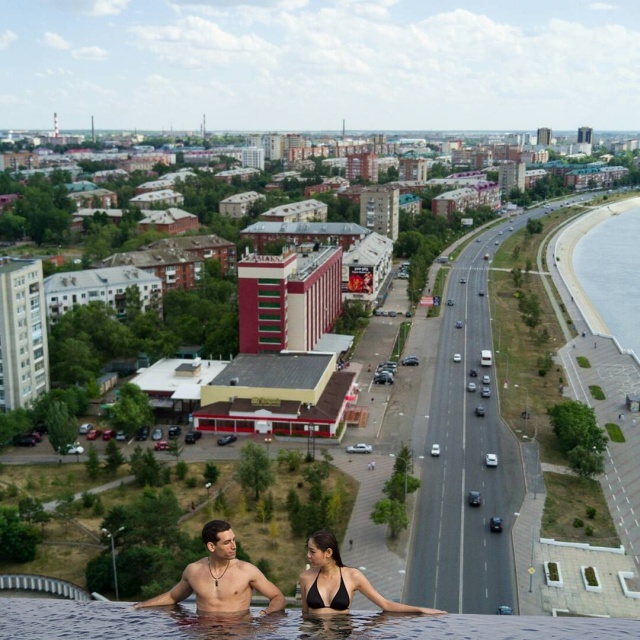 Если бы в Омске были открытые бассейны с видом на город 