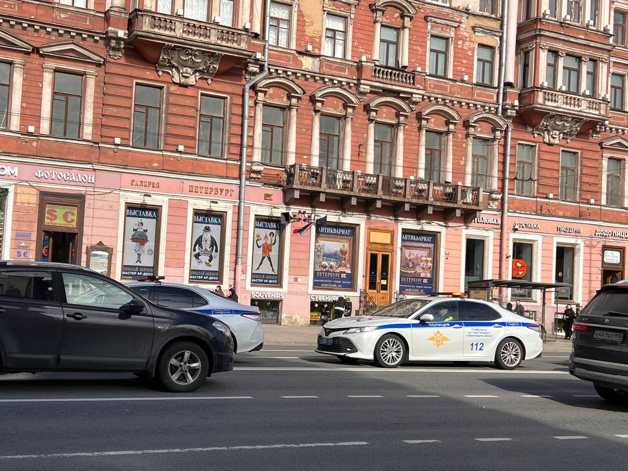 В Петербурге агрессивный водитель направил пистолет на женщину из-за дорожного конфликта и угрожал убийством