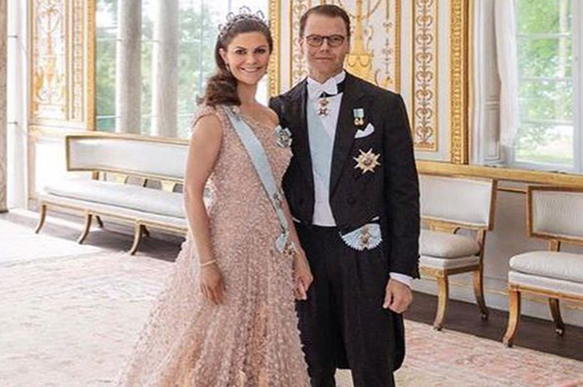 Кронпринцесса Швеции Виктория и принц Даниэль поделились новыми снимками в честь 10-й годовщины свадьбы