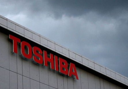 FILE PHOTO: The logo of Toshiba Corp. is seen at the company's facility in Kawasaki, Japan February 13, 2017. REUTERS/Issei Kato