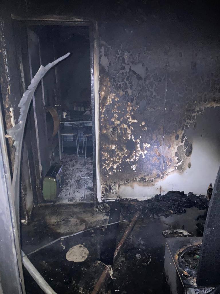 Три трупа с огнестрельными ранениями обнаружили в сгоревшей квартире в Москве