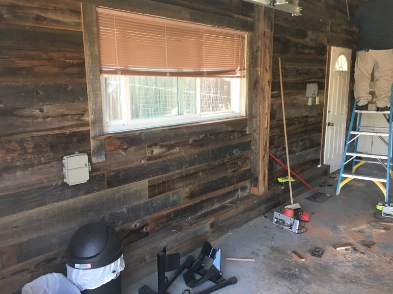 Мотоциклист превратил неприметный гараж в крутое «мужское логово» авто и мото,автоновости,гараж,история