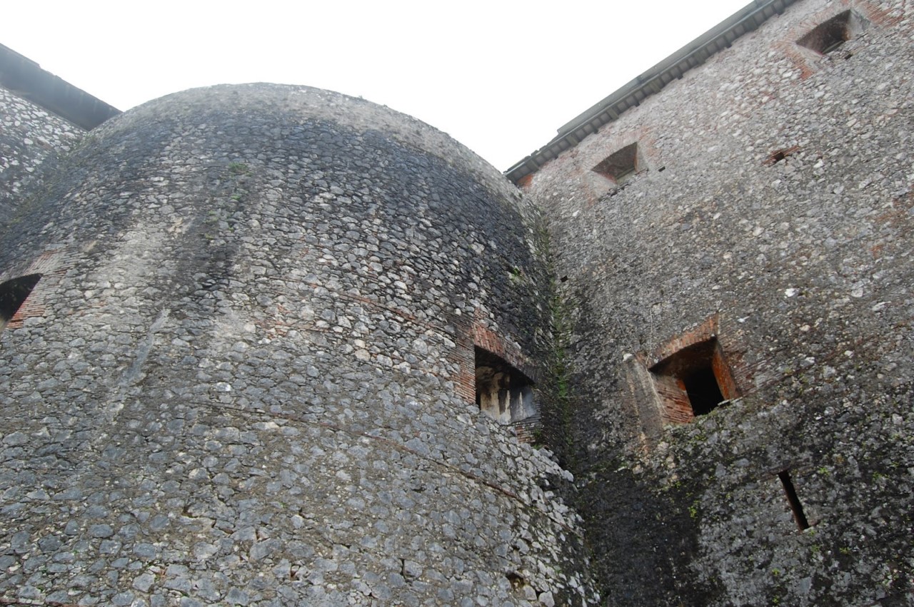 Цитадель Лаферьер — крупнейшее фортификационное сооружение Западного полушария Цитадель Лаферьер — крупнейшее фортификационное сооружение Западного полушария