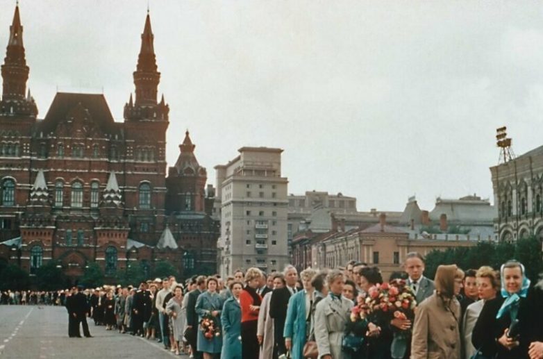 Какими были очереди в СССР? Какими были очереди в СССР?