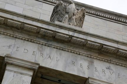 An eagle tops the U.S. Federal Reserve building's facade in Washington, July 31, 2013. The U.S. Federal Reserve likely will decide at the end of a policy meeting on Wednesday to continue buying bonds at an $85 billion monthly pace, but it could alter an accompanying statement to spell out the possibility of scaling back purchases later this year. REUTERS/Jonathan Ernst (UNITED STATES - Tags: POLITICS BUSINESS)