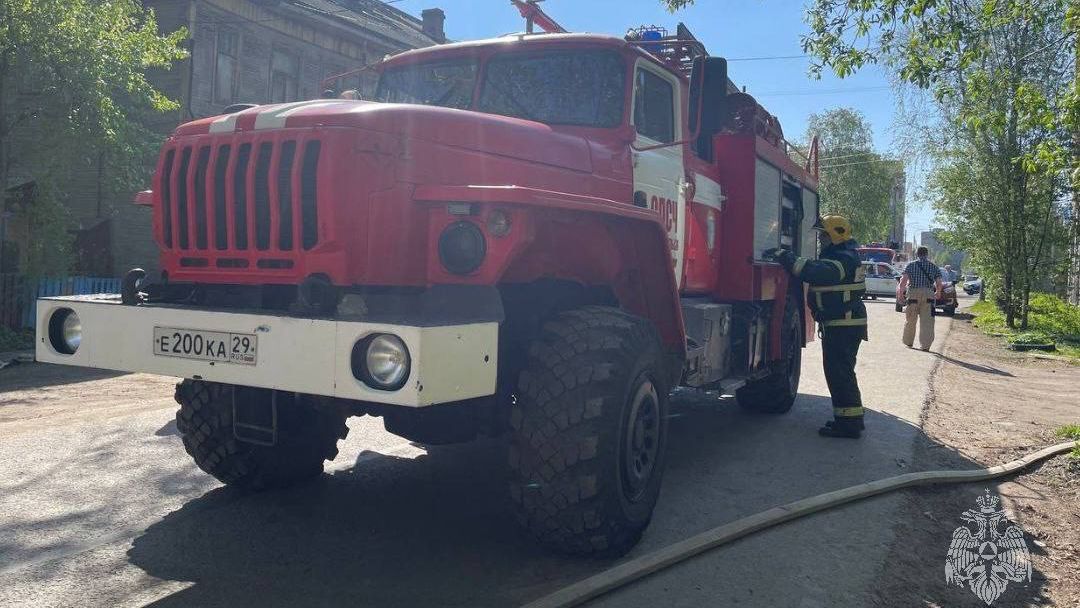 Жители Калининского района сообщили о нескольких хлопках на Гражданском проспекте