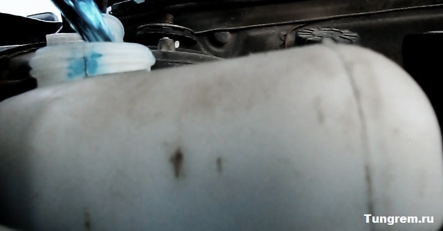 Доливка незамерзайки Лада Калина