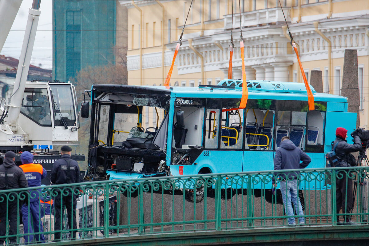 Автоэксперт Михайлов: в Петербурге водители автобусов работают после 20-часовых смен