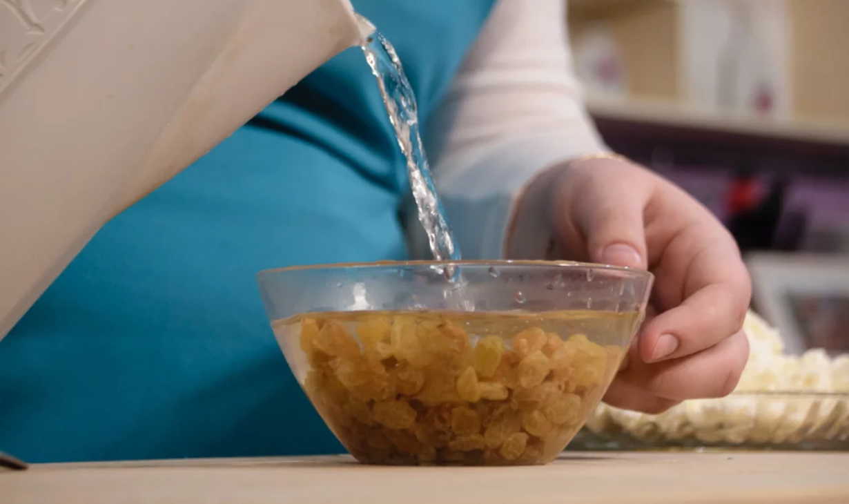 Изюм вместо дорогой косметики: маски от глубоких морщин и для красоты волос