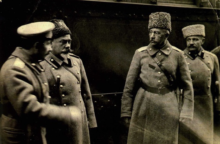 Генералы Богаевский, Деникин и Краснов. Станция Чир, 1918 год.
