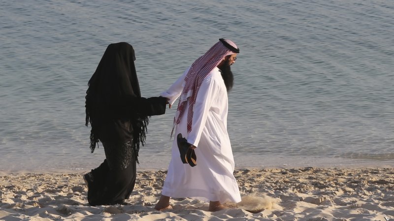 В ОАЭ женщина подала на развод из-за того, что муж ее слишком сильно любил.