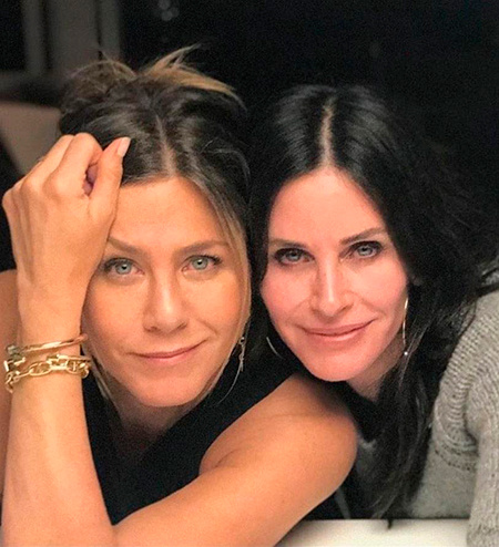 Кортни Кокс рассказала подробности аварийной посадки самолета во время девичника Дженнифер Энистон Кортни Кокс рассказала подробности аварийной посадки самолета во время девичника Дженнифер Энистон Звезды / Новости о звездах