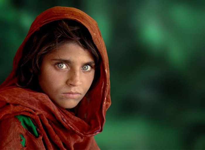 12-летняя афганская девочка в лагере для беженцев.