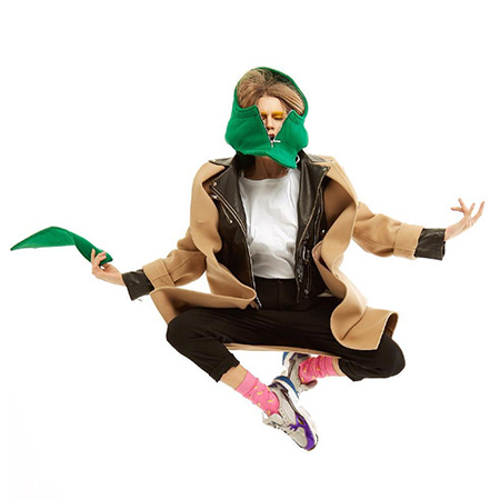 Дарья Мельникова в лукбуке капюшонов от Веры Панфиловой Дарья Мельникова в лукбуке капюшонов от Веры Панфиловой Мода / Новости моды