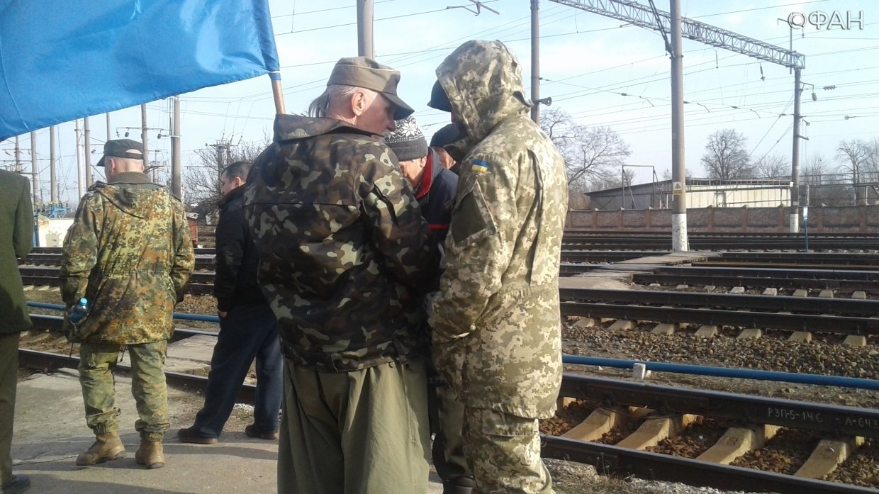 «Воевать против русских не желаем»: как украинцы отреагировали на военное положение в стране