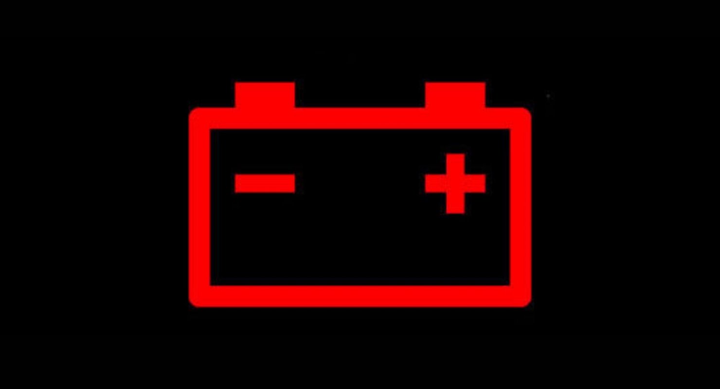 Почему сигнальная лампа аккумулятора не исчезает с приборной панели