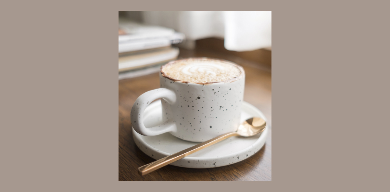 Холодные кофейные напитки. Молоко с пенкой из кофе. Приготовление латте в рожковой кофемашине. Из чего делают капучино. Как делать сердечко на кофе.