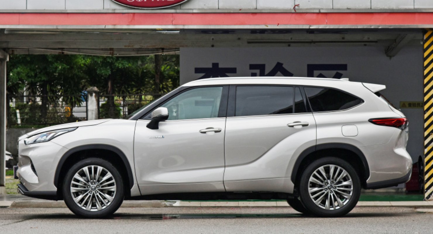 Toyota не сдержала обещания. Новый Highlander оказался дороже, чем было объявлено ранее