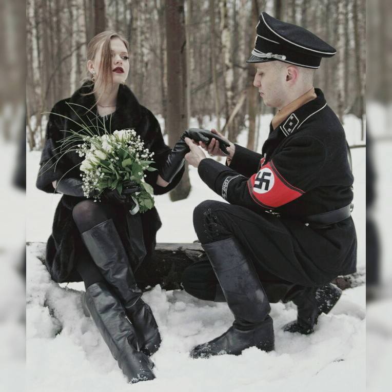 Фашистская женщина. Свадьба в фашистской форме. Свадьба нацистов. Форма нацистов. Гламурные фашисты.