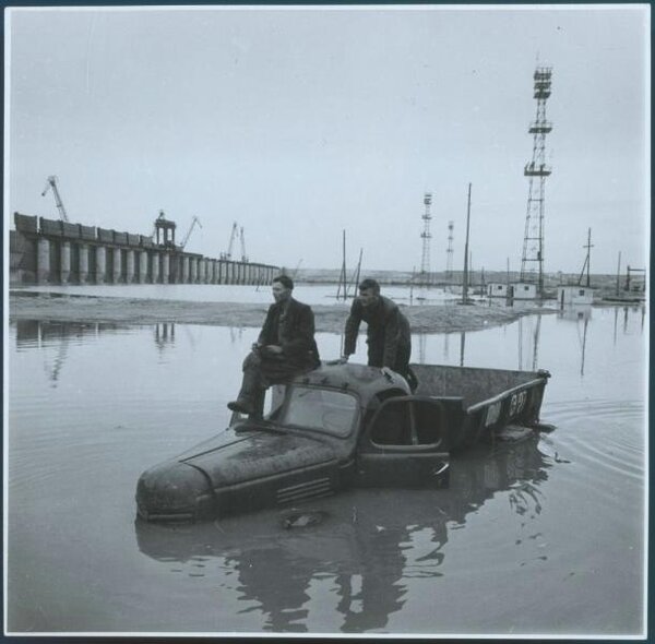 Каховская ГЭС. Всеволод Тарасевич, 1950-е, Украинская ССР, из архива МАММ/МДФ.