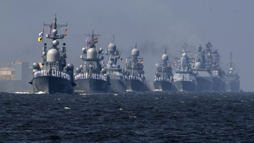 Корабли Североморска принимают участие в параде в честь Дня ВМФ