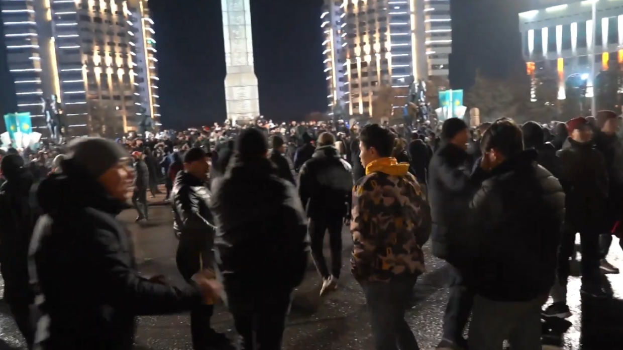 Алматинцев предупредили об эвакуации города по громкоговорителю