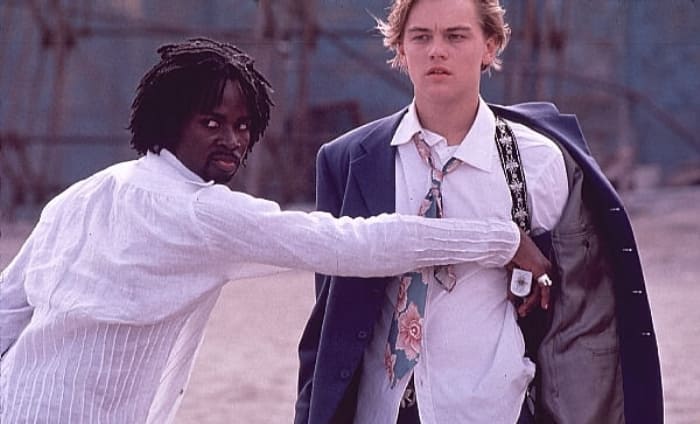 Кадр из фильма *Ромео+Джульетта*, 1996 | Фото: kino-teatr.ru Кадр из фильма *Ромео+Джульетта*, 1996 | Фото: kino-teatr.ru