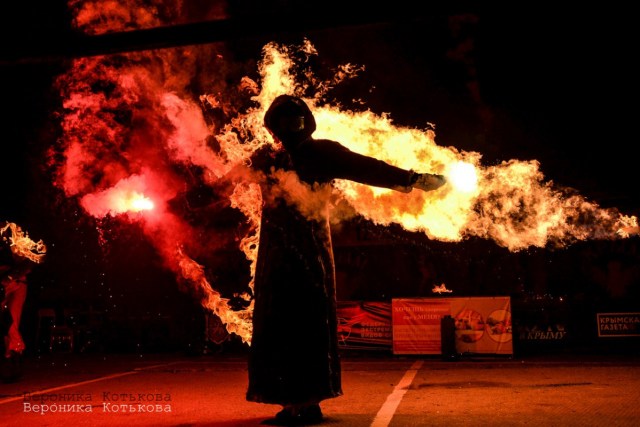 В Коктебеле состоялся второй фестиваль огненных театров «Крым Fire-fest» 2