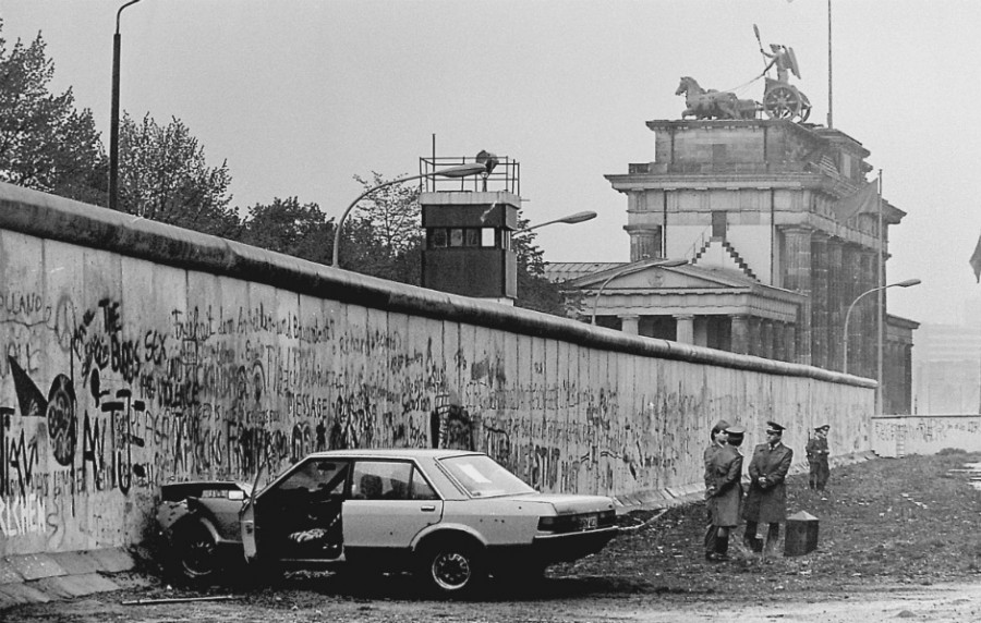 Два Берлина в 80-е. города, части, востоке, Берлина, стены, Берлин, снимок, стена, часть, западной, можно, Естественно, город, конечно, западе, обычные, восточной, проходила, Москвы, других