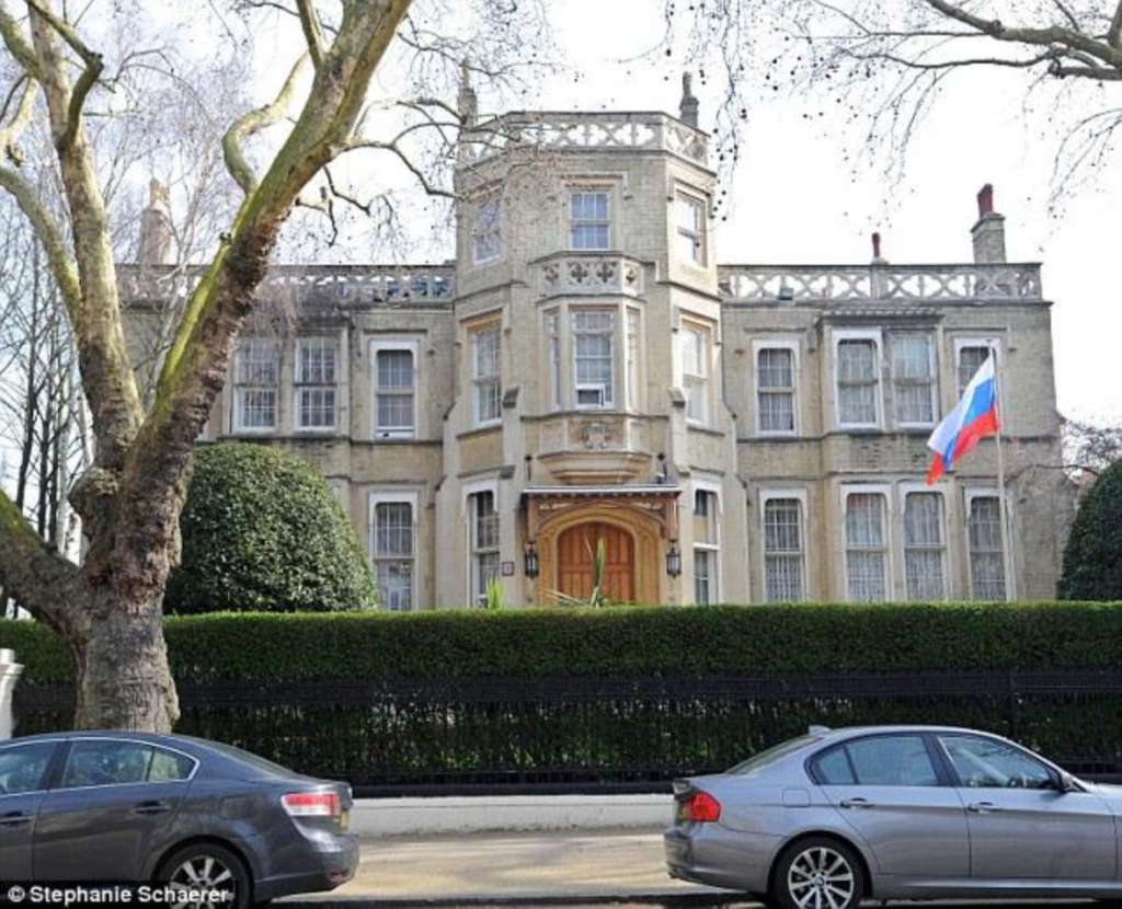 Посольство в лондоне. Посольство России в Великобритании. Посольство России в Лондоне. Русское посольство в Британии. Здание посольства России в Лондоне.