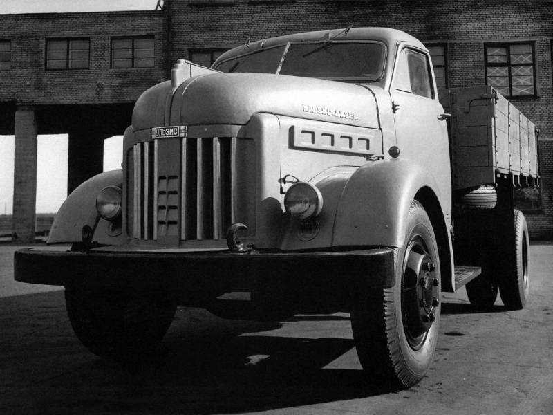 «Надежность опытных образцов низкая»: УАЗ-469 пробивает дорогу в серию оружие