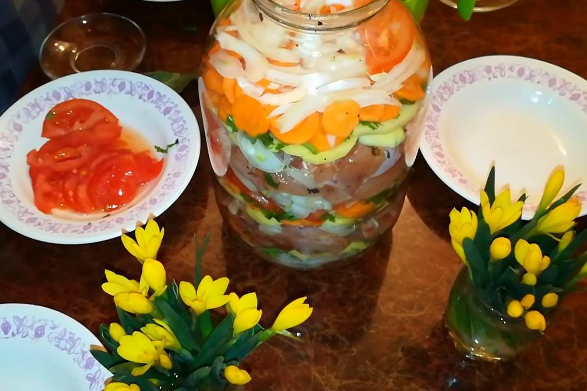 Курица в банке с овощами без воды, без масла, в собственном соку курица,маринуем,мясные блюда