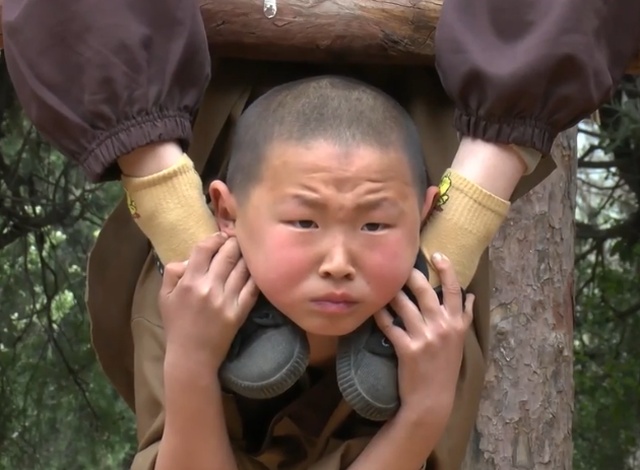 Суровые тренировки подрастающего поколения монахов Шаолиня  приколы