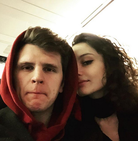 19-летняя дочь Любови Толкалиной и Егора Кончаловского Мария готовится к свадьбе Звезды,Новости о звездах