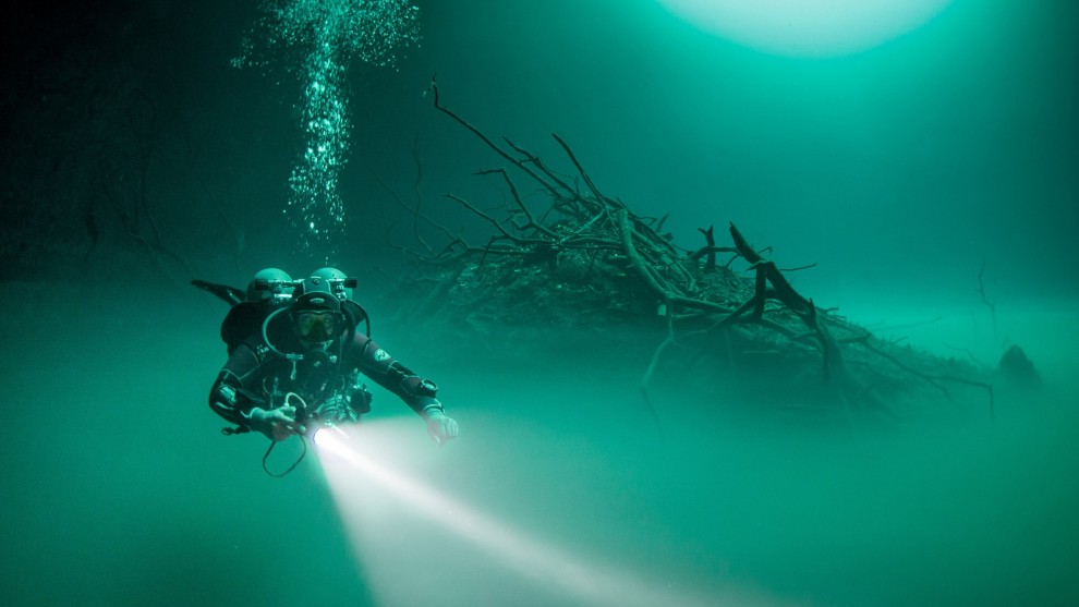 Сенот Ангелита: подводное озеро, окутанное мистическим туманом