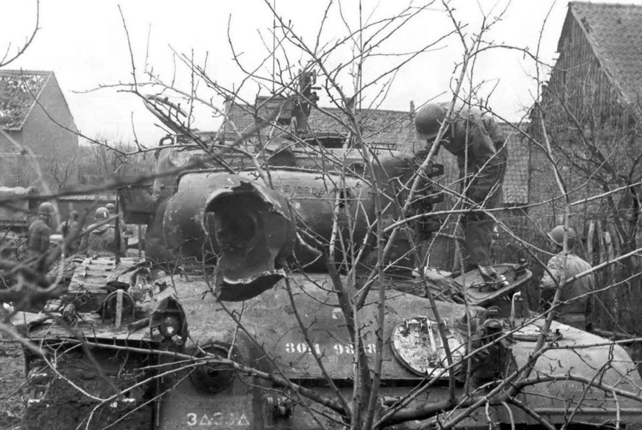​Первый же бой Heavy Tank T26E3 показал, что существующая броневая защита является недостаточной. В дальнейшем выяснилось, что дальше её развивать попросту некуда - Финиш со знаком вопроса | Warspot.ru