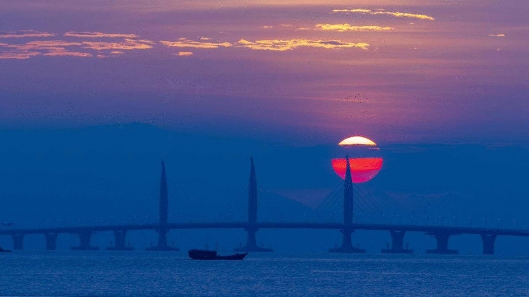 В Китае открыли самый длинный морской мост в мире. Он красив и шикарен, но его уже раскритиковали В Китае открыли самый длинный морской мост в мире. Он красив и шикарен, но его уже раскритиковали