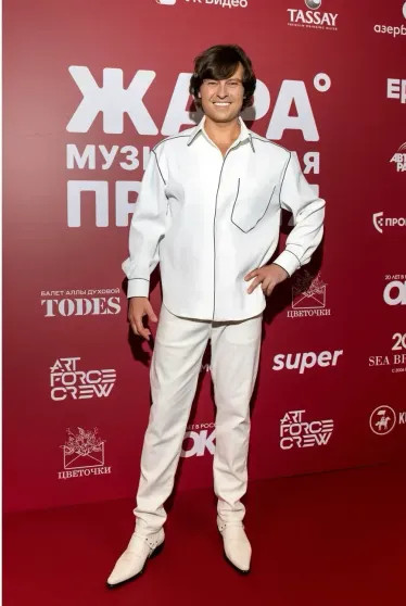 Алсу, Дима Билан, Сергей Лазарев, Полина Гагарина, Джиган, Кети Топурия и Клава Кока посетили премию 