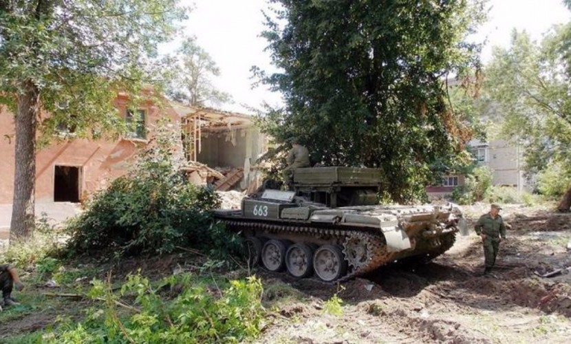 Танки уничтожили жилые дома в Брянской области на глазах у шокированных местных жителей 