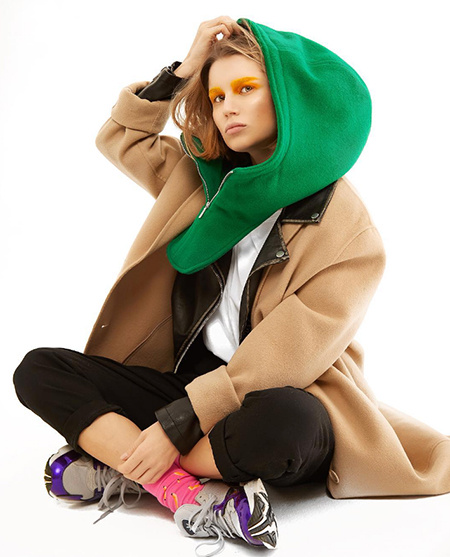 Дарья Мельникова в лукбуке капюшонов от Веры Панфиловой Дарья Мельникова в лукбуке капюшонов от Веры Панфиловой Мода / Новости моды