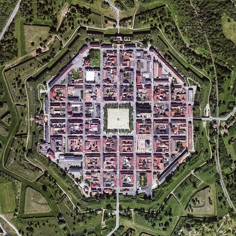 Загадки звездных бастионов, которые сверху выглядят круче, чем с земли 