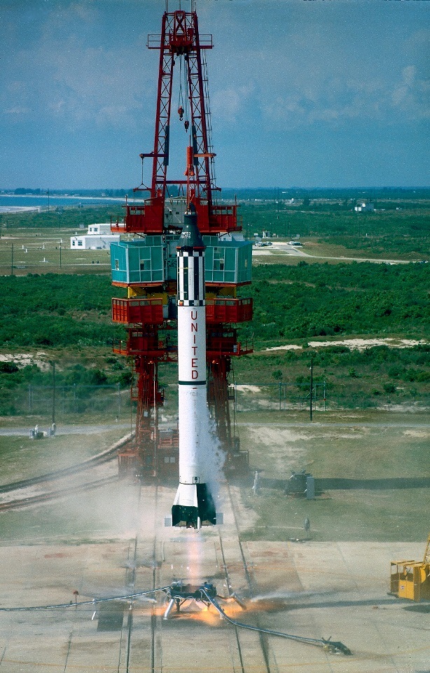 ​Пуск ракеты-носителя Mercury-Redstone 3 (MR-3) с пилотируемым космическим кораблём Freedom 7 на полигоне мыса Канаверал (штат Флорида); 5 мая 1961 года. NASA mix.msfc.nasa.gov - «Меркурий» против «Востока» | Warspot.ru