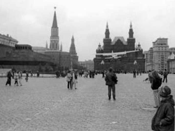 28 мая 1987 — на Красной площади в Москве приземлился спортивный самолёт Матиаса Руста 28 мая 1987 — на Красной площади в Москве приземлился спортивный самолёт Матиаса Руста