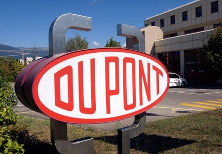 A DuPont logo is pictured on the research center in Meyrin near Geneva August 4, 2009. REUTERS/Denis Balibouse (SWITZERLAND BUSINESS SCI TECH)