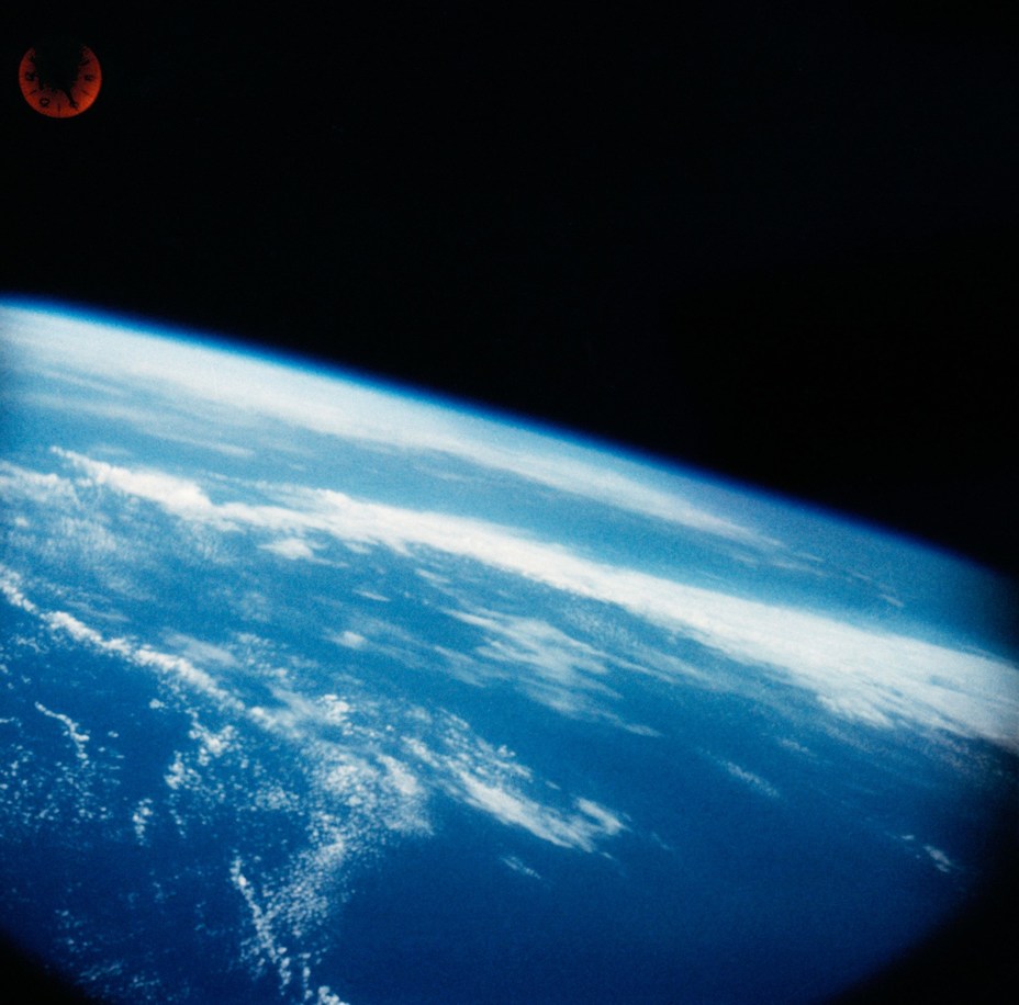 ​Фотоснимок земной поверхности, сделанный бортовой камерой космического корабля Freedom 7 во время суборбитального полёта; 5 мая 1961 года. NASA hq.nasa.gov - «Меркурий» против «Востока» | Warspot.ru