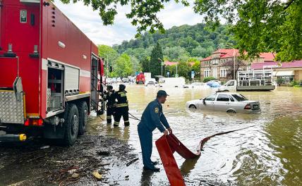 В Сочи потоп, вода заливает остальные города Кубани. Но это уже не удивляет россия