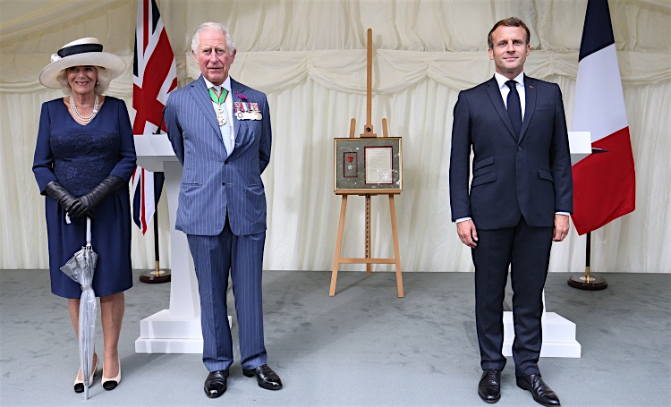 В гости не по правилам: Эммануэль Макрон покинул Францию впервые после карантина и встретился с принцем Чарльзом